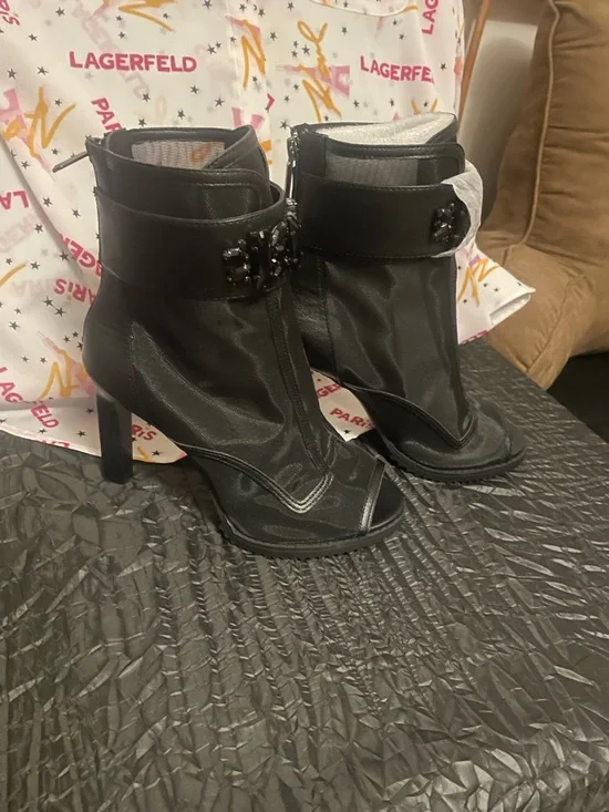 Karl Lagerfeld Black Logo-Stamped Ankle Boot - Picture 9 of 17